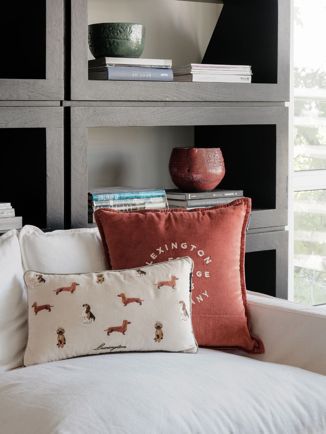 COJÍN LEXINGTON VELVET PERROS Calite Interiorismo