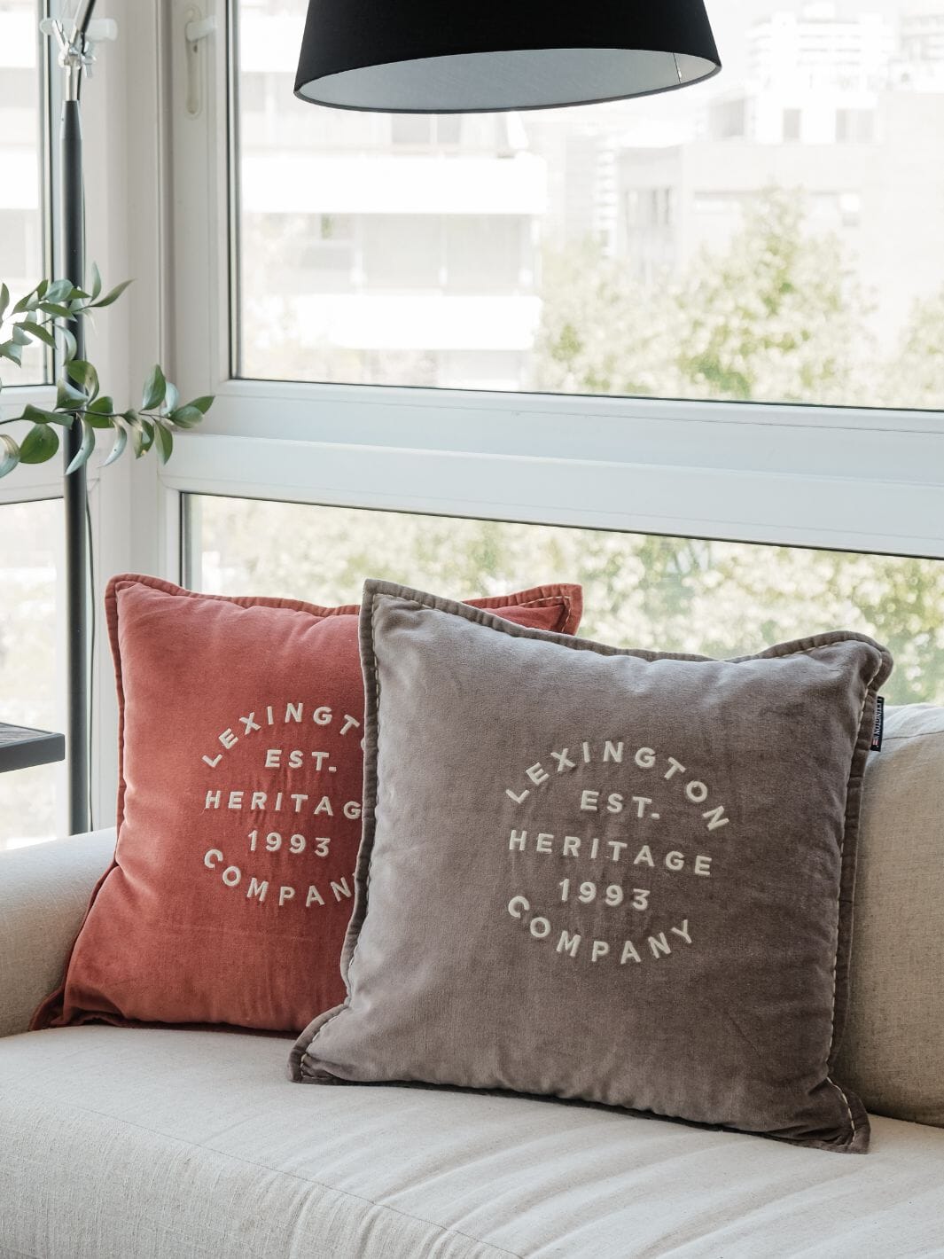 FUNDA COJÍN LEXINGTON TERCIOPELO GRIS Calite Interiorismo